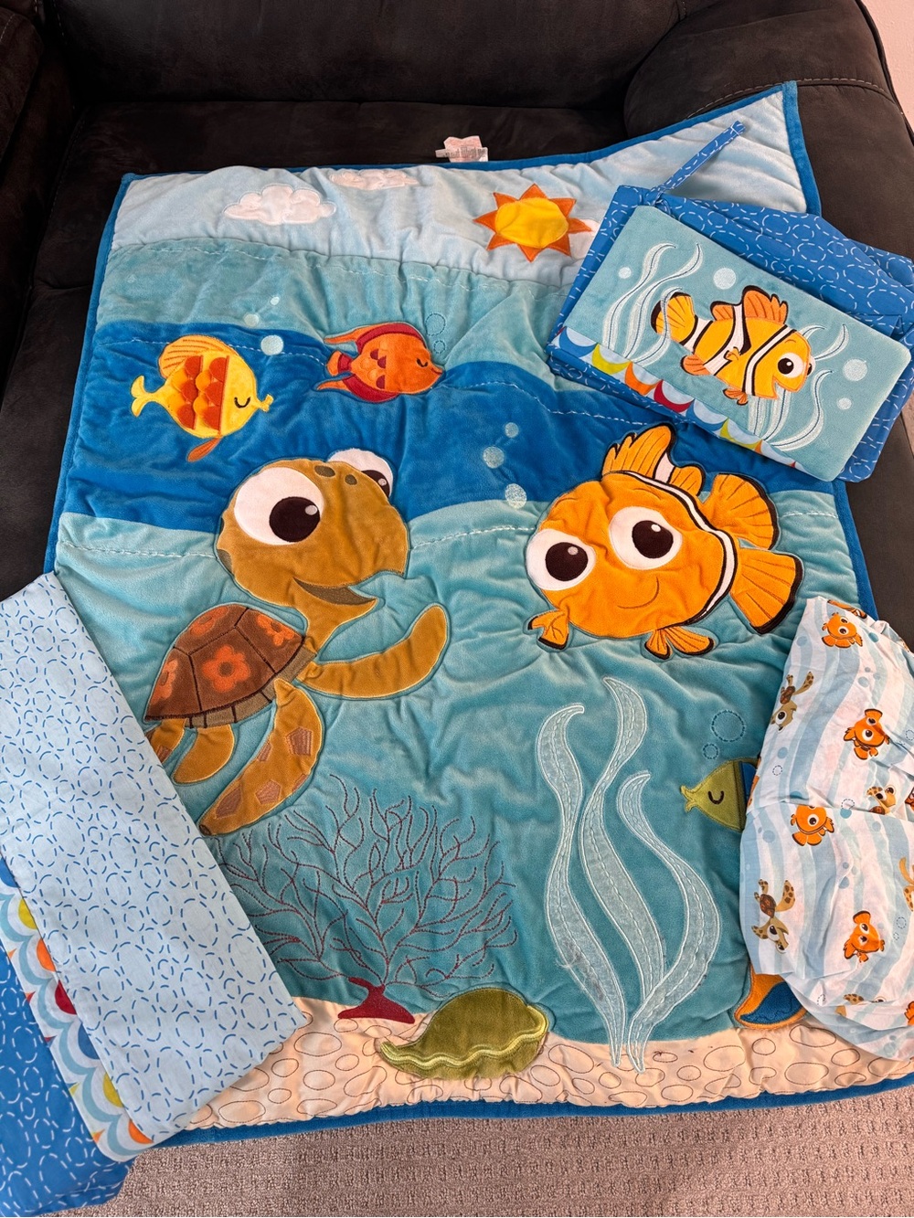 Disney Baby Finding Nemo 4 piece Crib set
